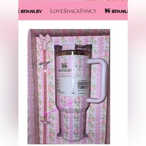 Stanley x LoveShackFancy Quencher
40oz tumbler.